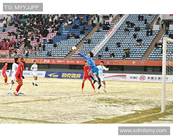 广州足球队荣登足球团队协作排行榜第二名展现强大团队精神与默契配合 广州足球队荣登足球团队协作排行榜第二名展现强大团队精神与默契配合