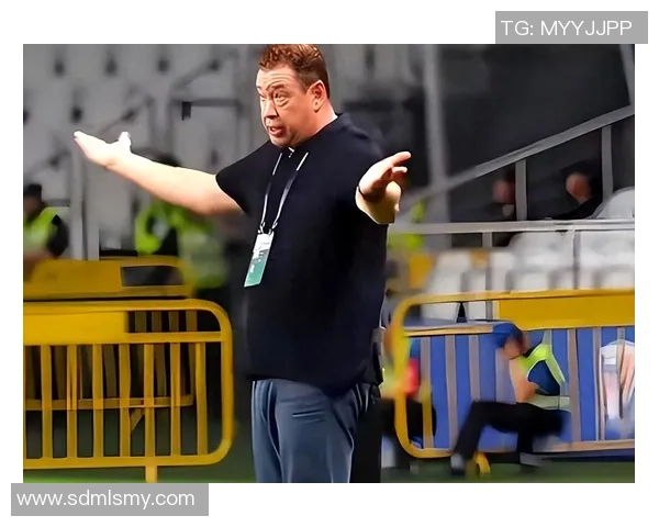 足球明星展现乒乓球技巧挑战极限引发球迷热议与欢笑 足球明星展现乒乓球技巧挑战极限引发球迷热议与欢笑