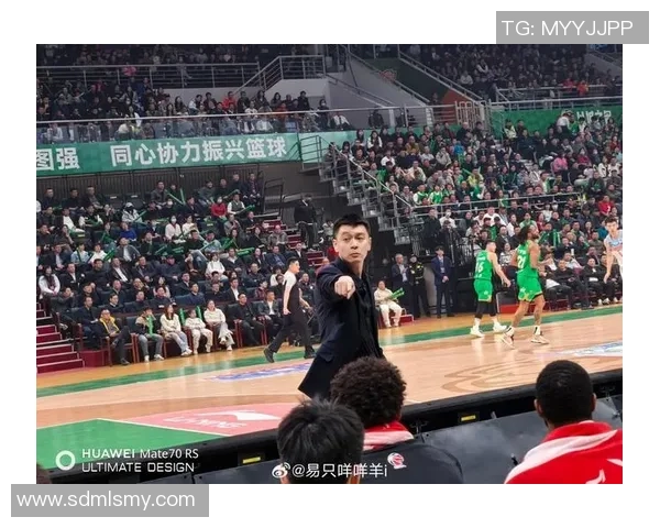 重庆篮球队灵活性引发热议球迷对战术调整的看法与期待 重庆篮球队灵活性引发热议球迷对战术调整的看法与期待